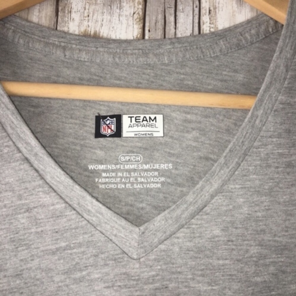 NFL New York Jets Gray V Neck Logo Tee Women’s Medium Football Shirt - Picture 4 of 4